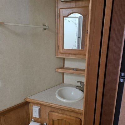 2005 SUNDOWNER 3 HORSE Base