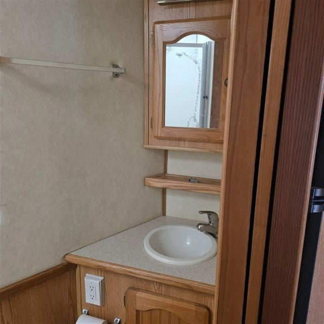 2005 SUNDOWNER 3 HORSE Base