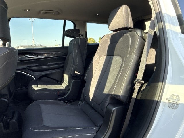 2022 Jeep Grand Cherokee L Laredo