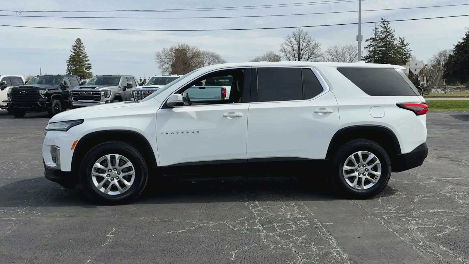 2023 Chevrolet Traverse LS