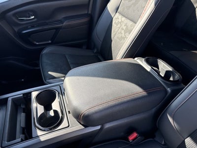 2024 Nissan TITAN Crew Cab PRO-4X 4x4