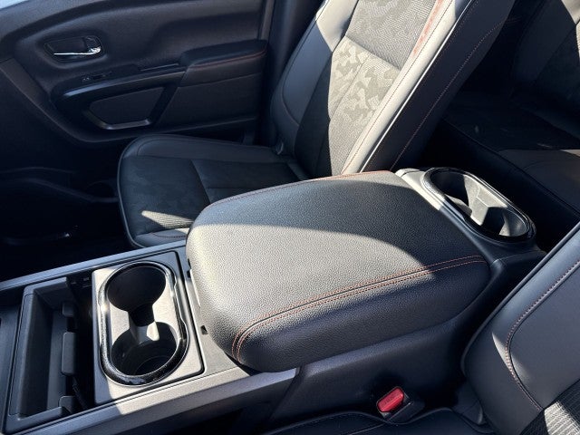 2024 Nissan TITAN Crew Cab PRO-4X 4x4