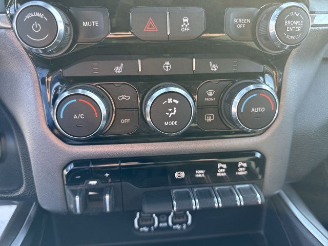 2022 RAM 3500 Big Horn Crew Cab 4x4 8' Box