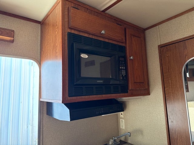 2005 KEEFERBUILT 4 HORSE LQ Base