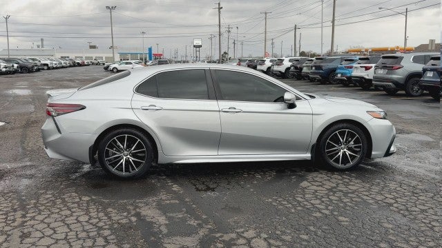 2024 Toyota Camry Hybrid SE