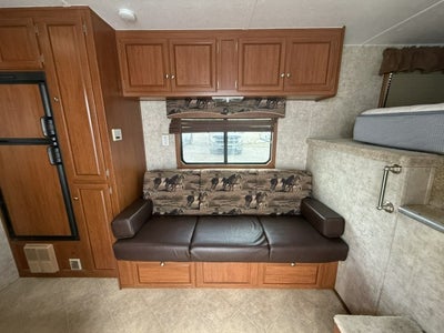 2010 BISON 4 HORSE LQ Base