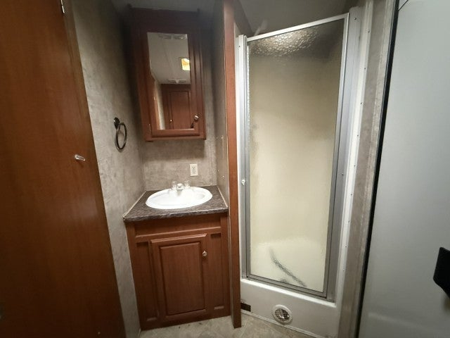 2010 BISON 4 HORSE LQ Base