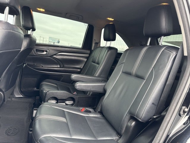 2017 Toyota Highlander SE