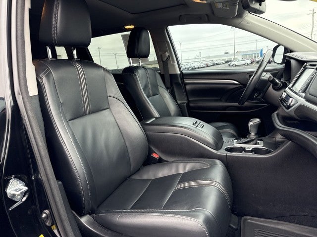 2017 Toyota Highlander SE