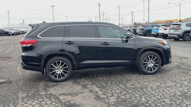 2017 Toyota Highlander SE