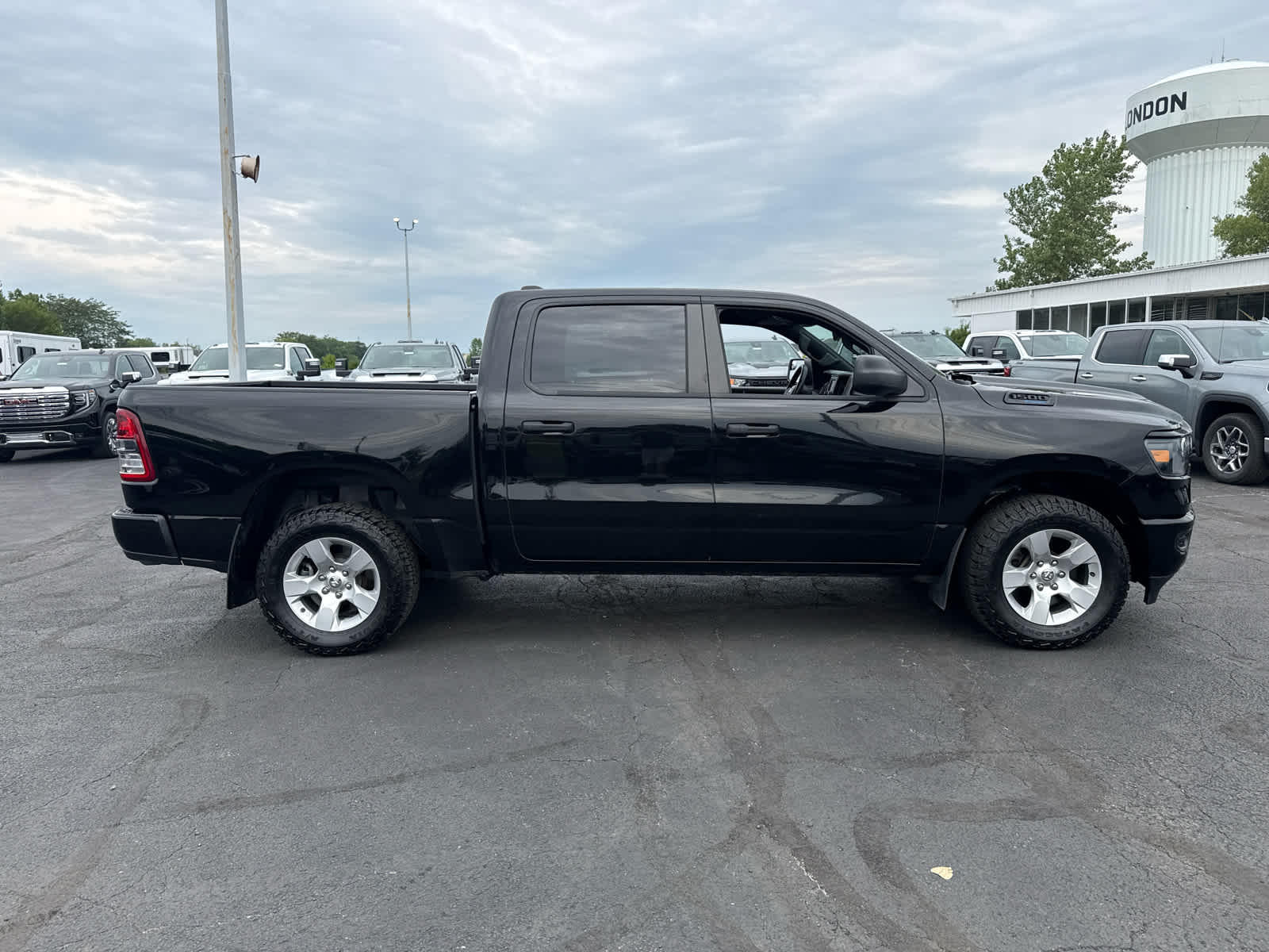 2024 RAM 1500 Tradesman Crew Cab 4x4 5'7" Box