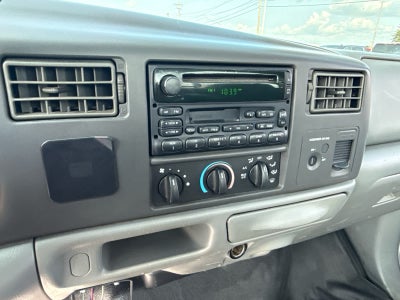 2004 Ford Super Duty F-350 DRW XL