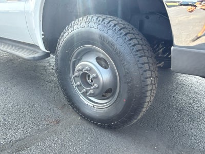 2004 Ford Super Duty F-350 DRW XL