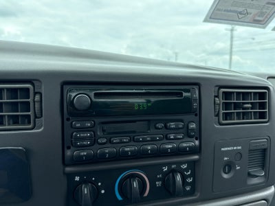 2004 Ford Super Duty F-350 DRW XL