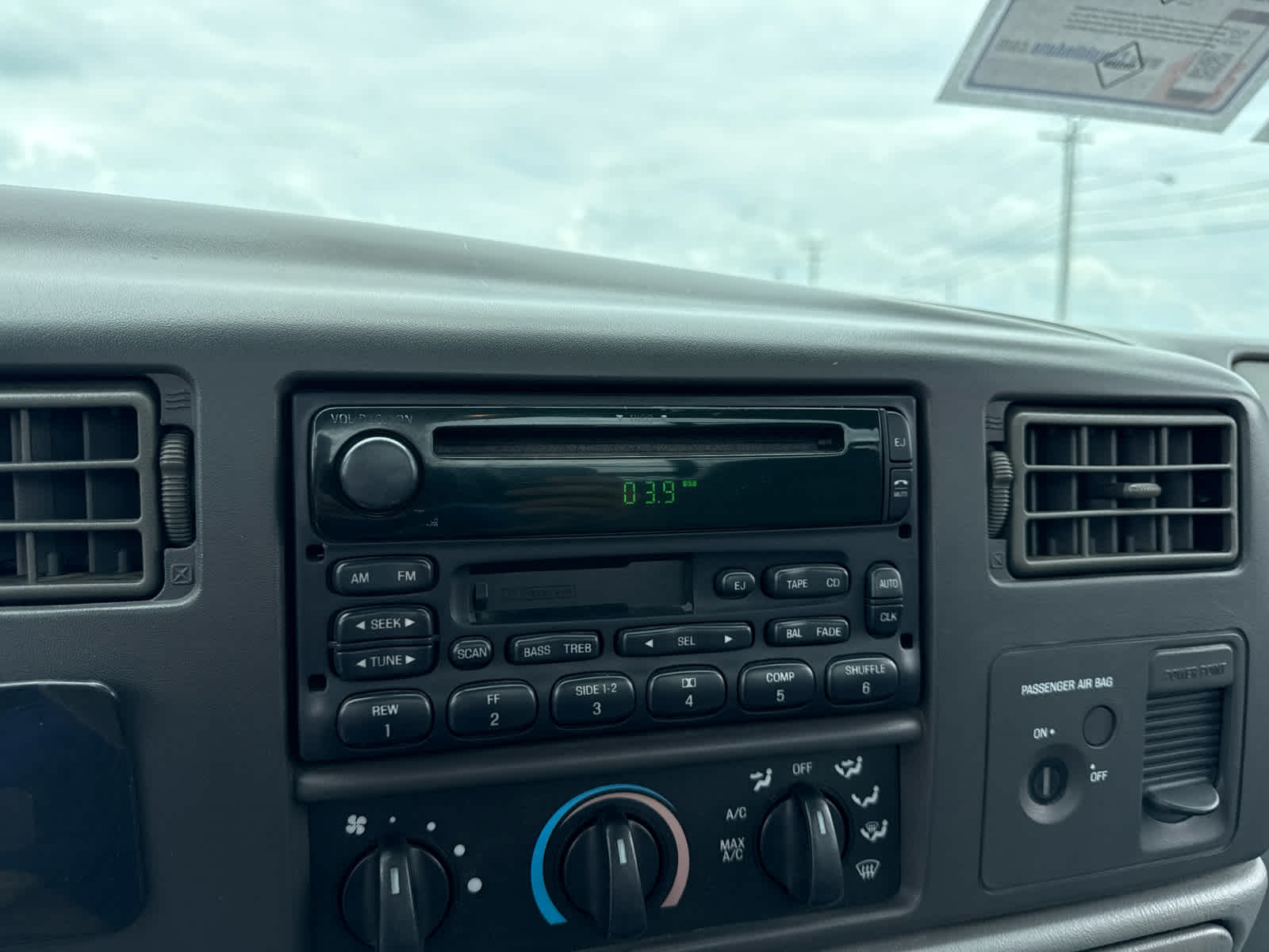 2004 Ford Super Duty F-350 DRW XL