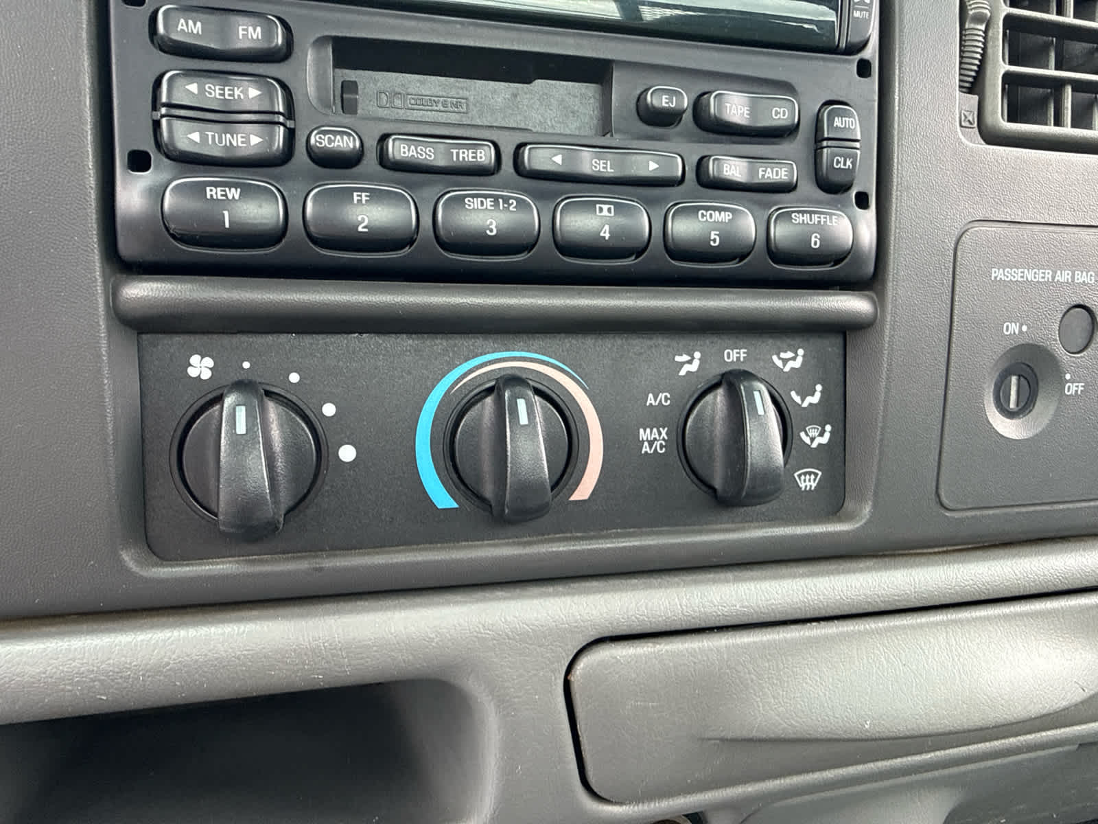 2004 Ford Super Duty F-350 DRW XL
