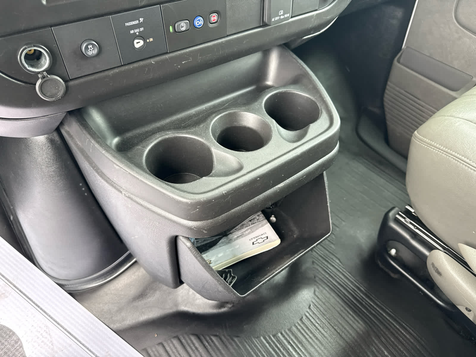 2023 Chevrolet Express Passenger 3500 1LS