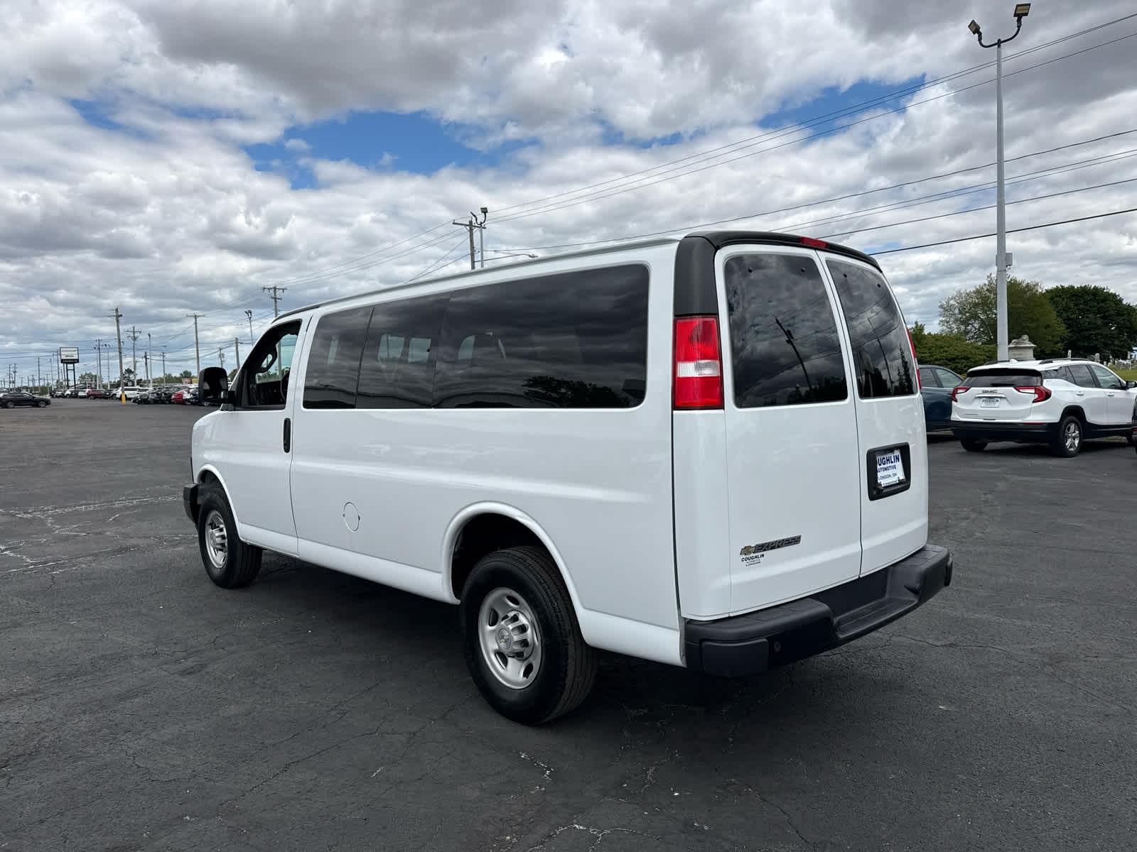 2023 Chevrolet Express Passenger 3500 1LS