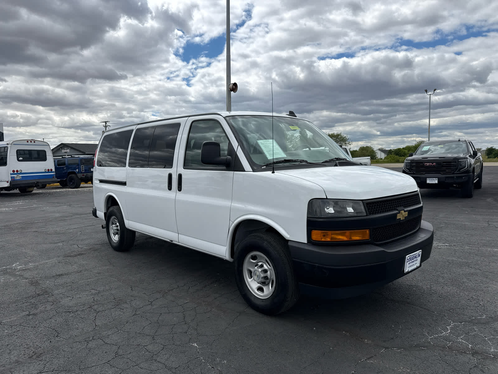 2023 Chevrolet Express Passenger 3500 1LS