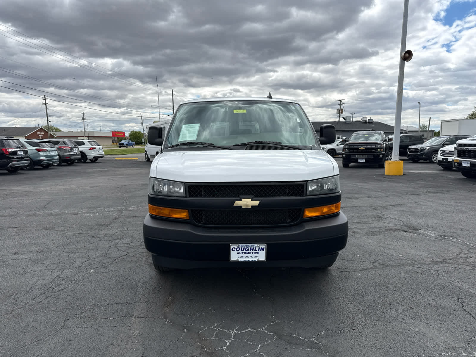 2023 Chevrolet Express Passenger 3500 1LS