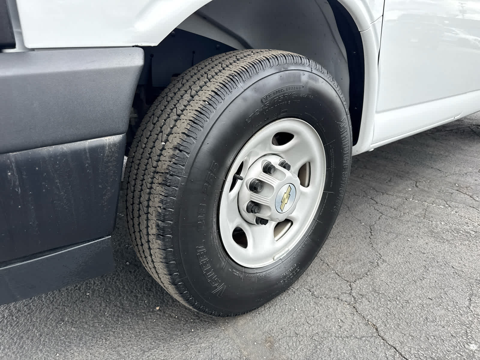 2023 Chevrolet Express Passenger 3500 1LS