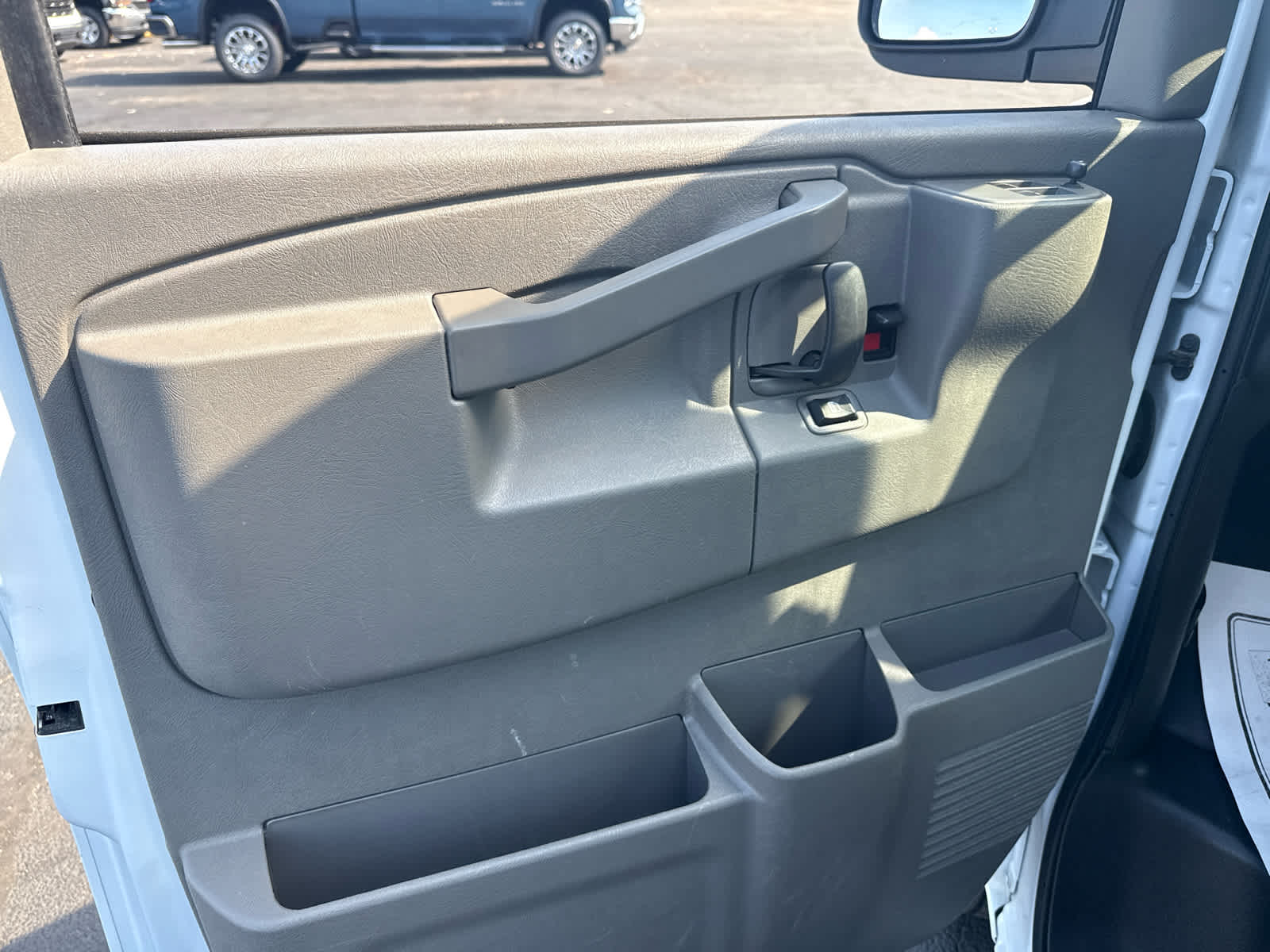 2023 Chevrolet Express Passenger 3500 LS