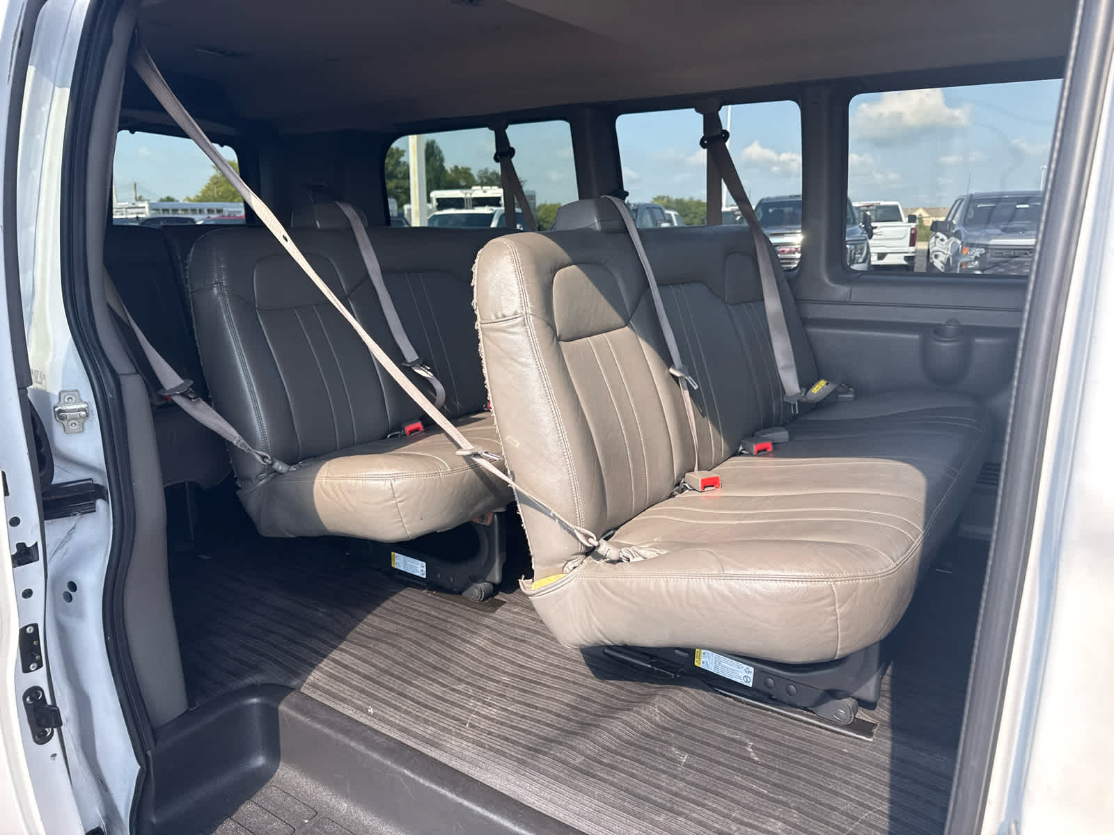 2023 Chevrolet Express Passenger 3500 LS