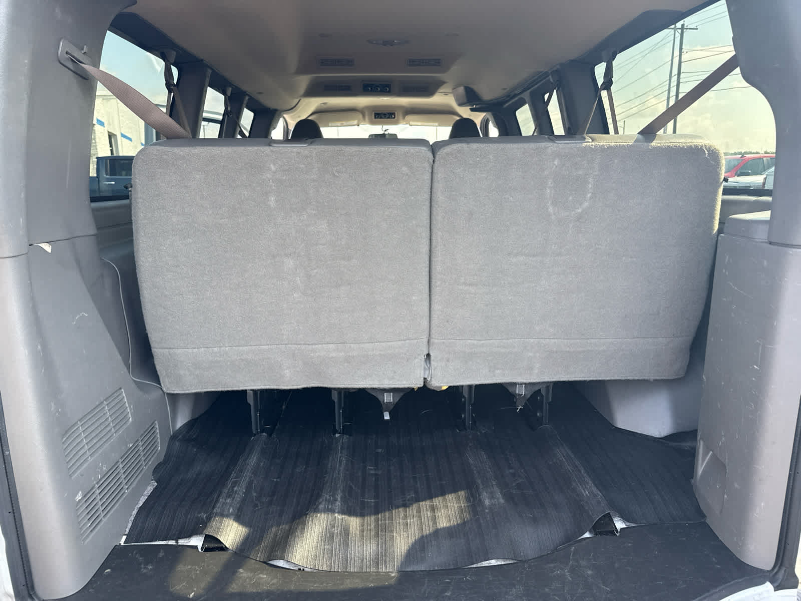 2023 Chevrolet Express Passenger 3500 LS