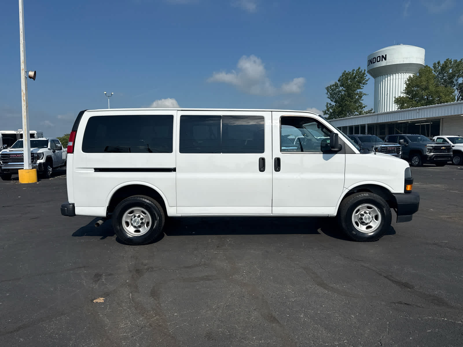 2023 Chevrolet Express Passenger 3500 LS