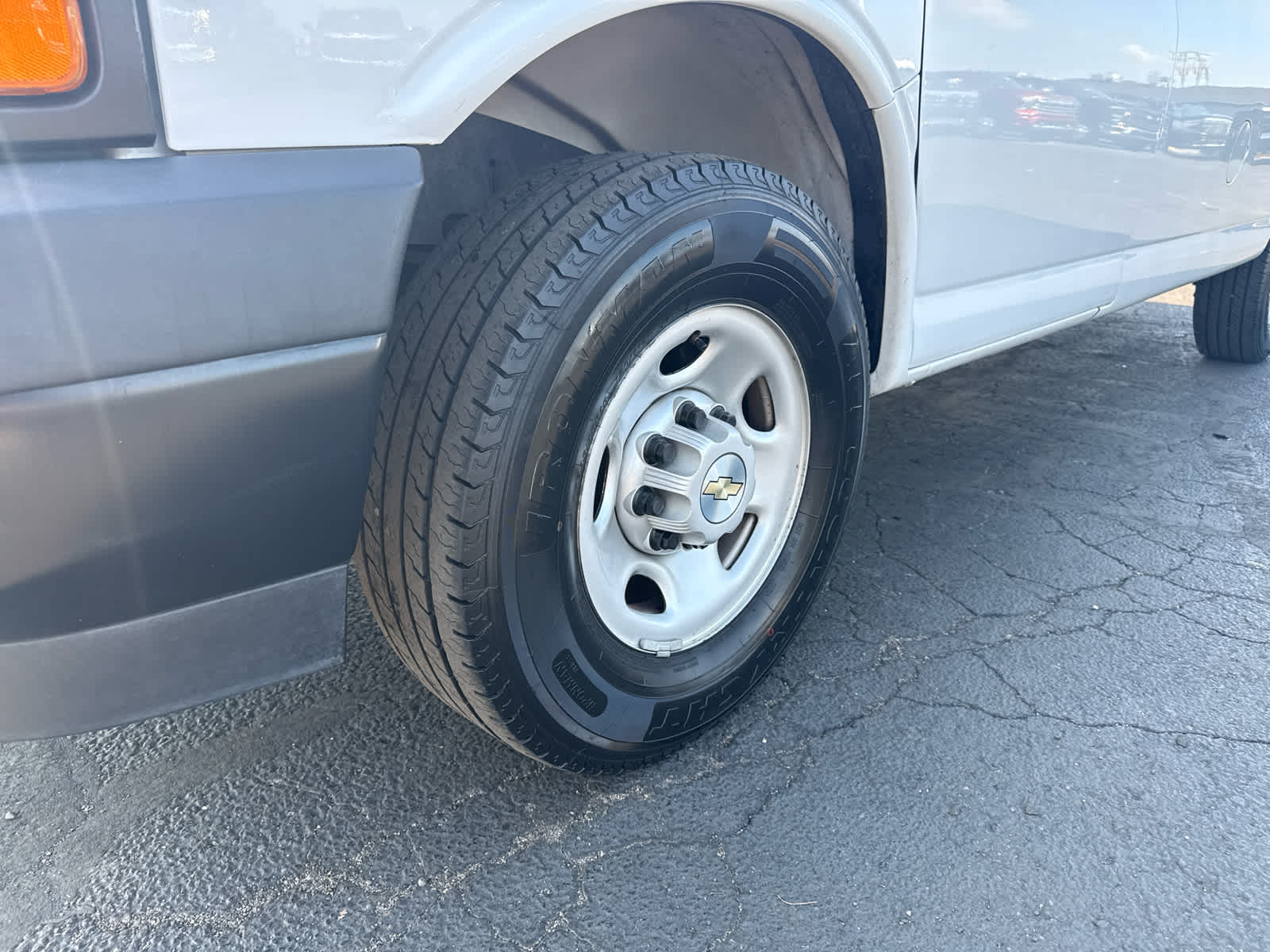 2023 Chevrolet Express Passenger 3500 LS