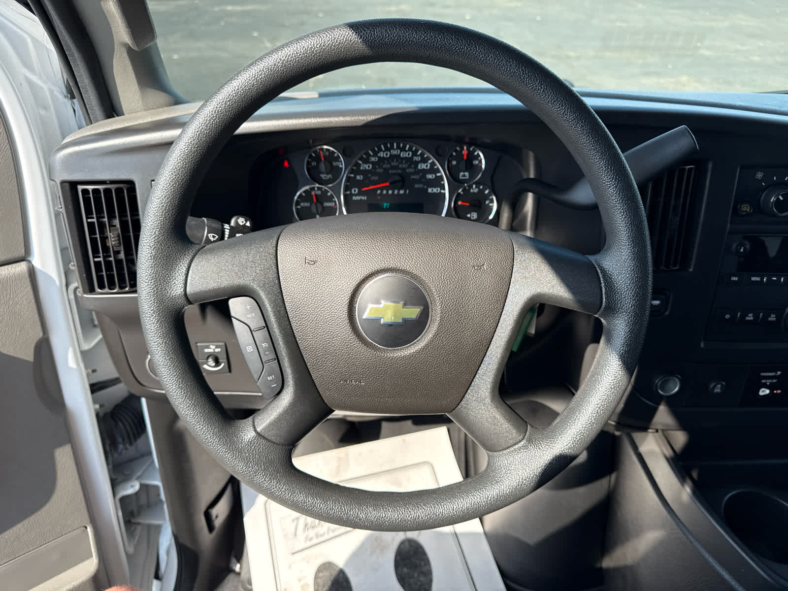 2024 Chevrolet Express Passenger 3500 1LT