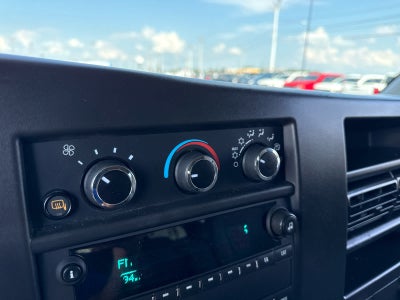 2024 Chevrolet Express Passenger 3500 1LT