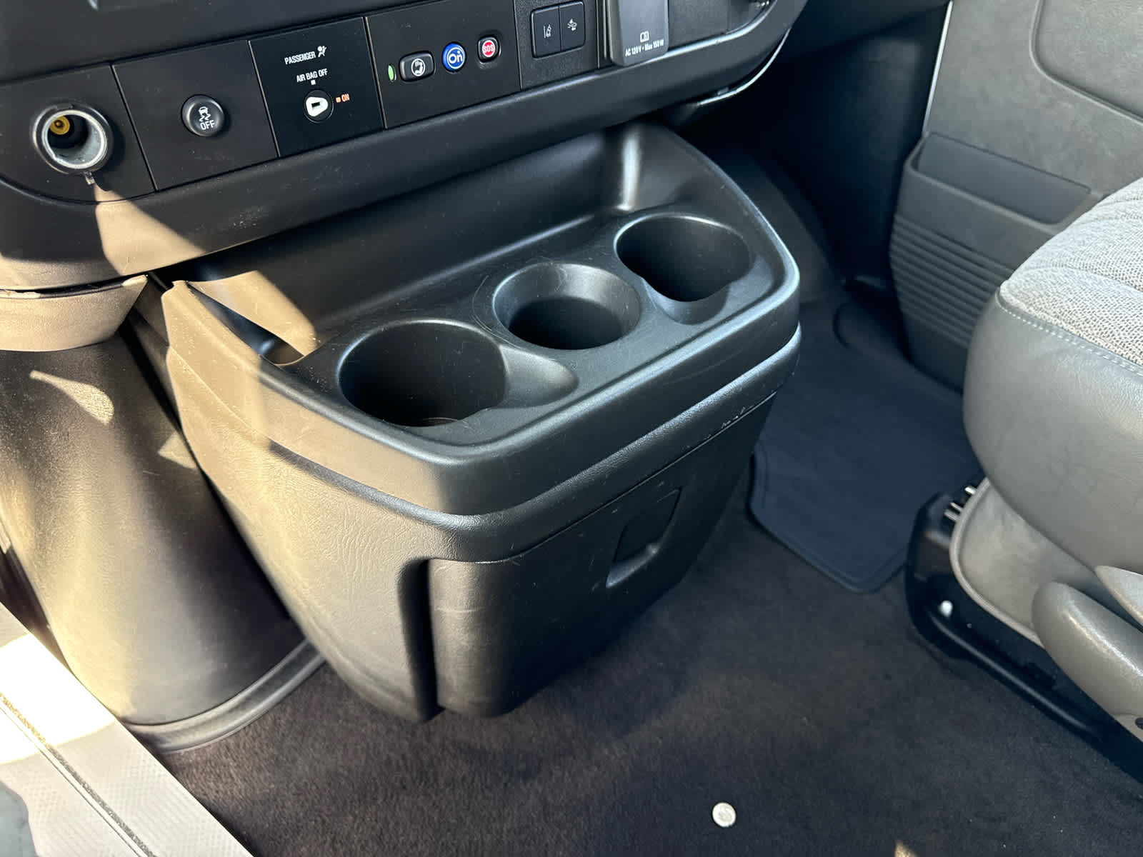 2024 Chevrolet Express Passenger 3500 1LT