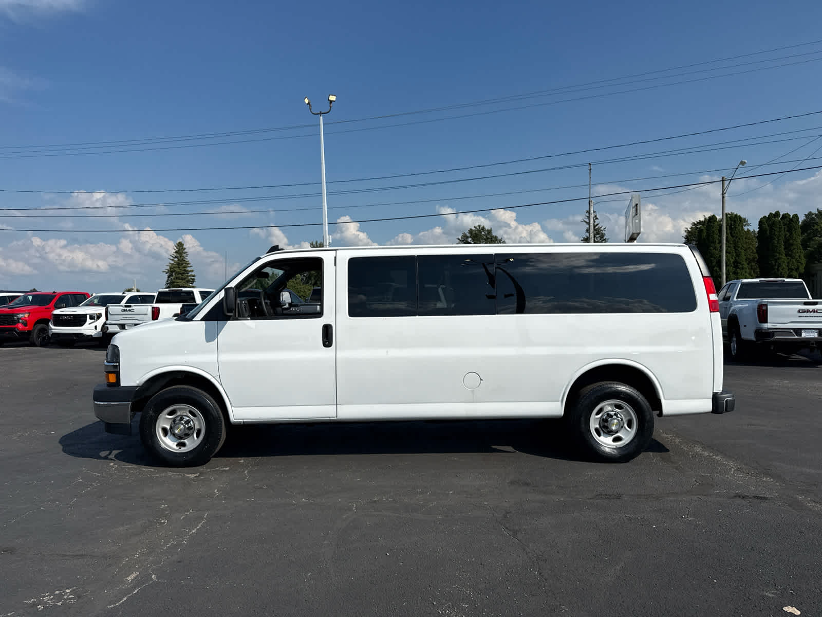 2024 Chevrolet Express Passenger 3500 1LT