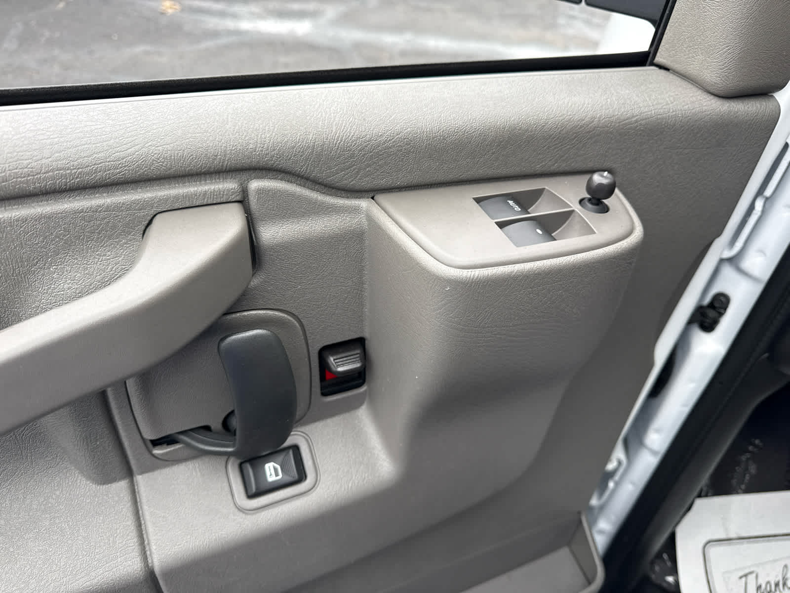 2025 Chevrolet Express Passenger 1LT