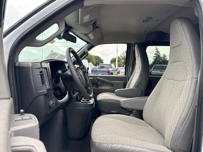 2025 Chevrolet Express Passenger 1LT