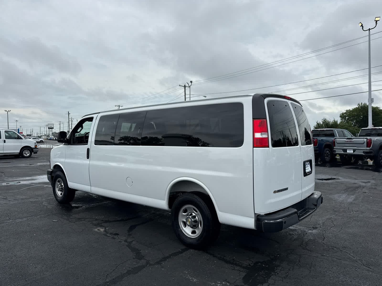2025 Chevrolet Express Passenger 1LT