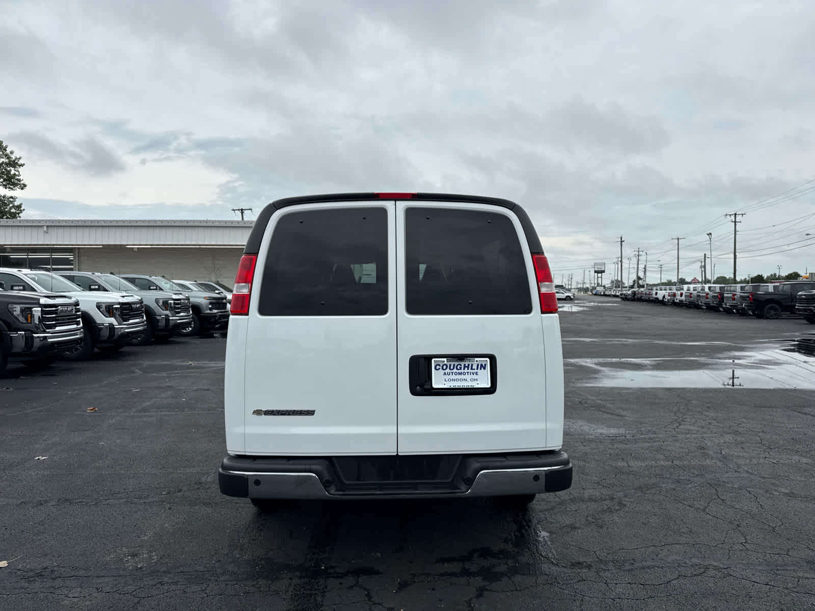 2025 Chevrolet Express Passenger 1LT
