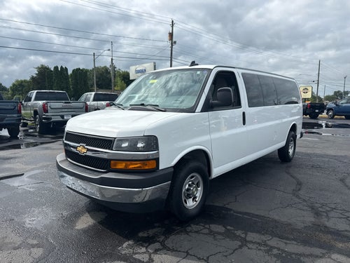 2024 Chevrolet Express Passenger 3500 1LT
