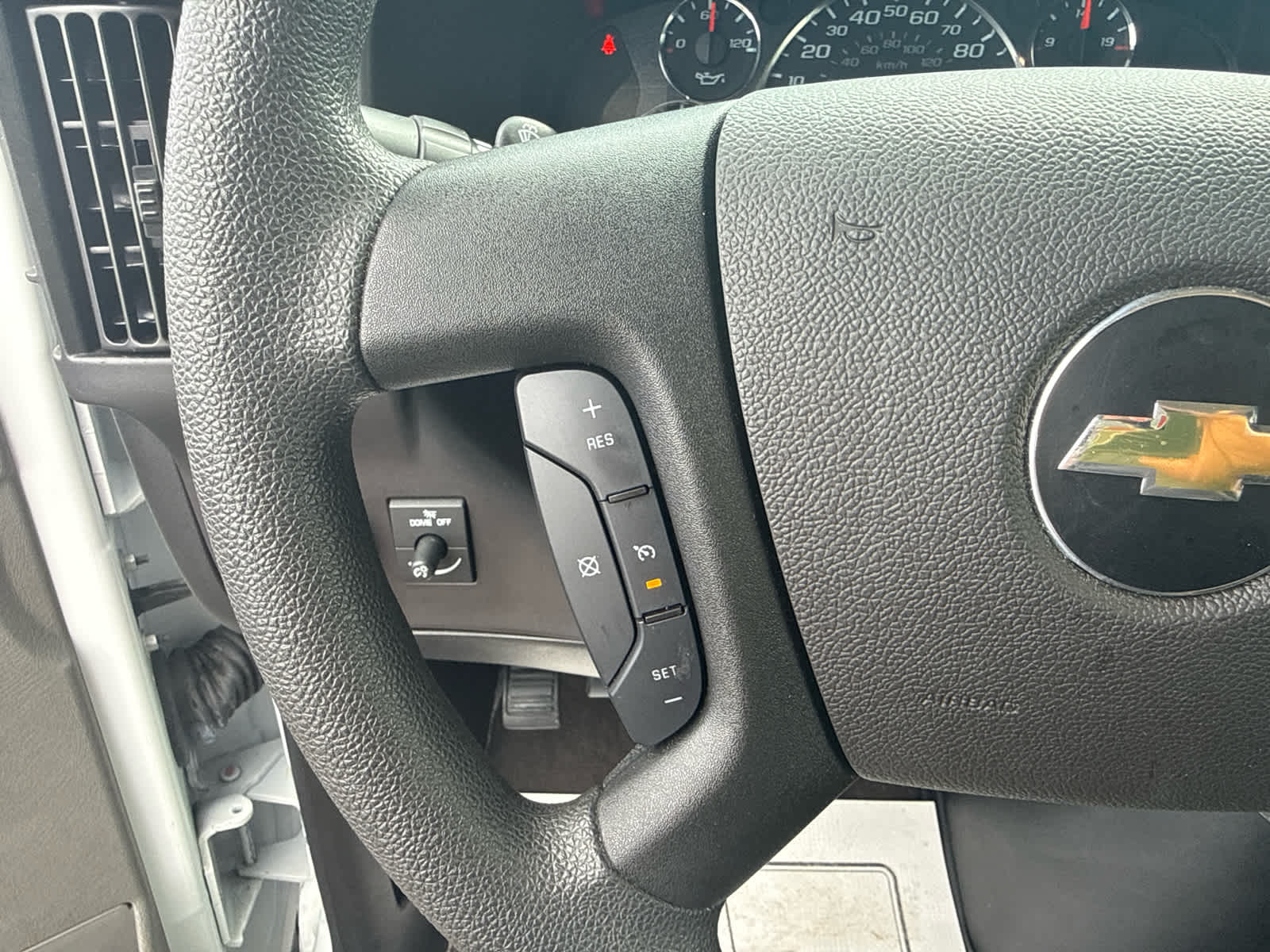 2024 Chevrolet Express Passenger 3500 1LT