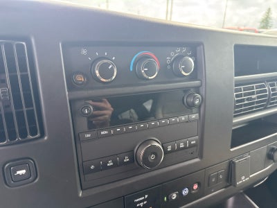 2024 Chevrolet Express Passenger 3500 1LT