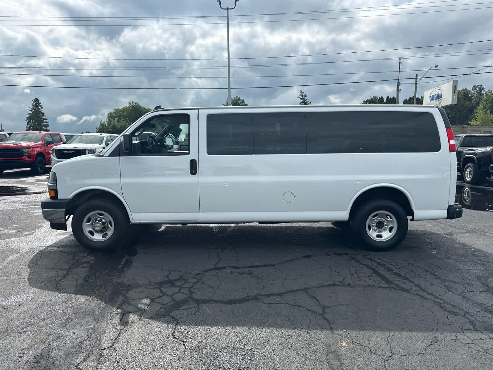 2024 Chevrolet Express Passenger LT - Photo 2