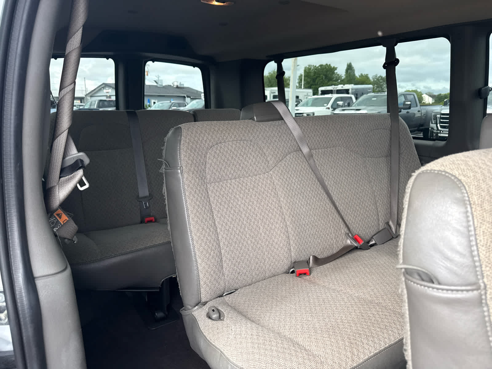 2024 Chevrolet Express Passenger LT - Photo 21