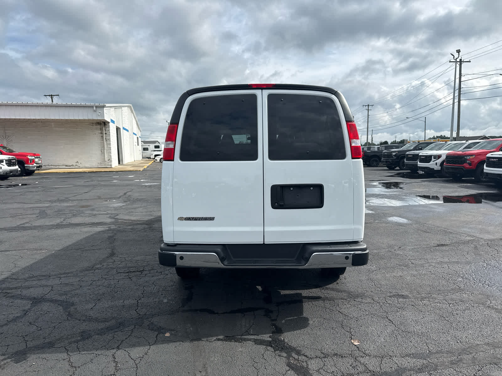 2024 Chevrolet Express Passenger LT - Photo 4