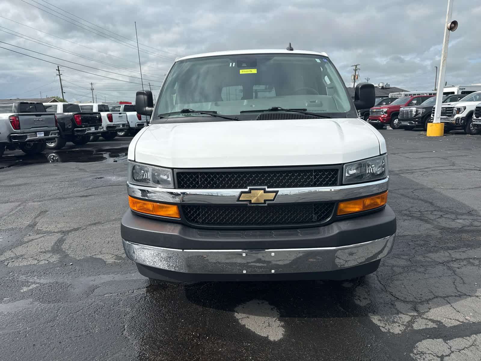 2024 Chevrolet Express Passenger LT - Photo 8
