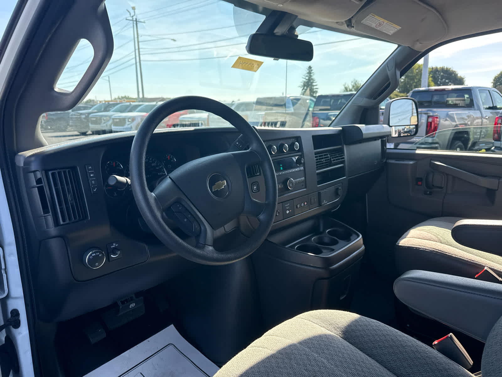 2024 Chevrolet Express Passenger 3500 1LT