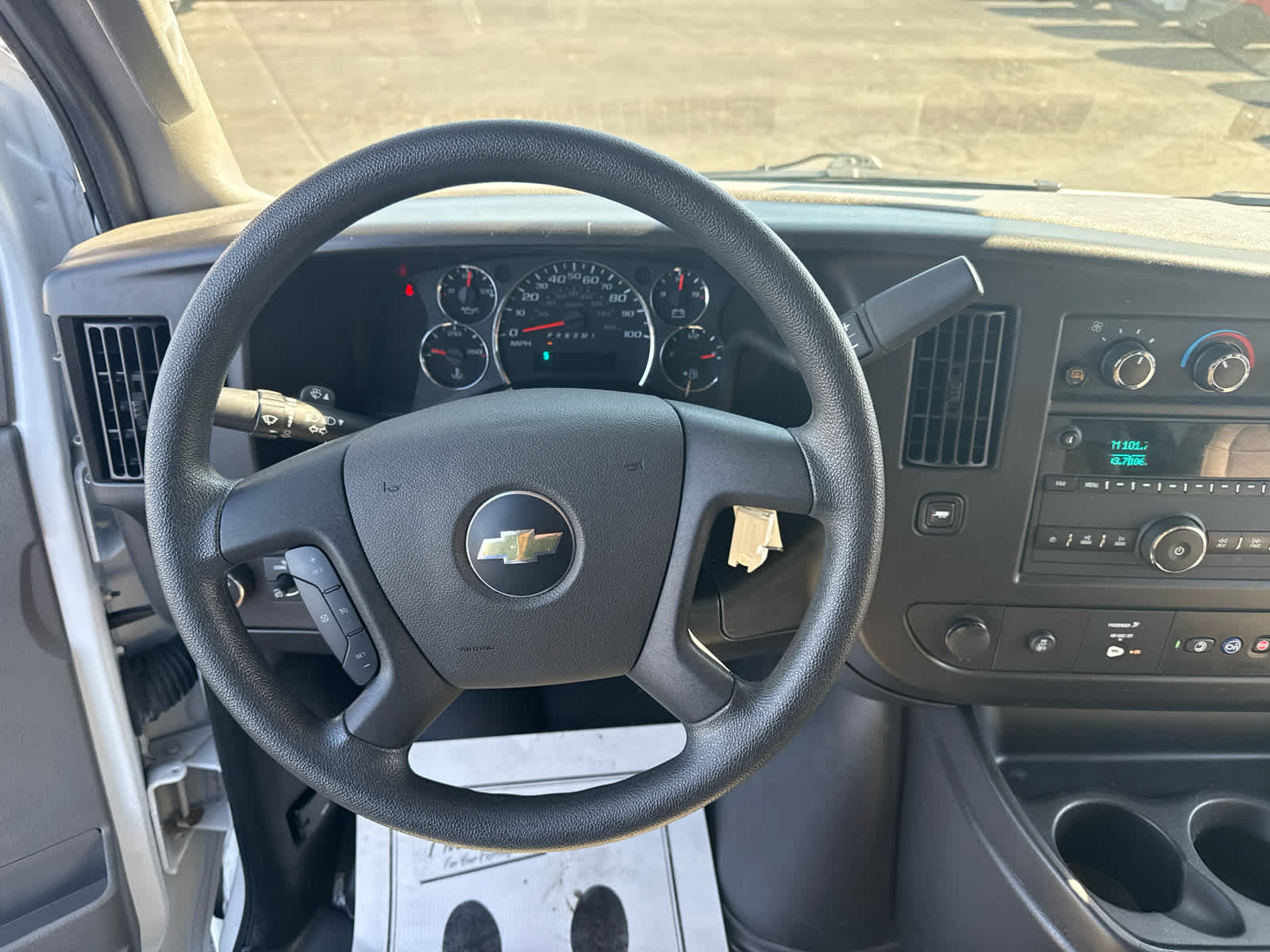 2024 Chevrolet Express Passenger 3500 1LT