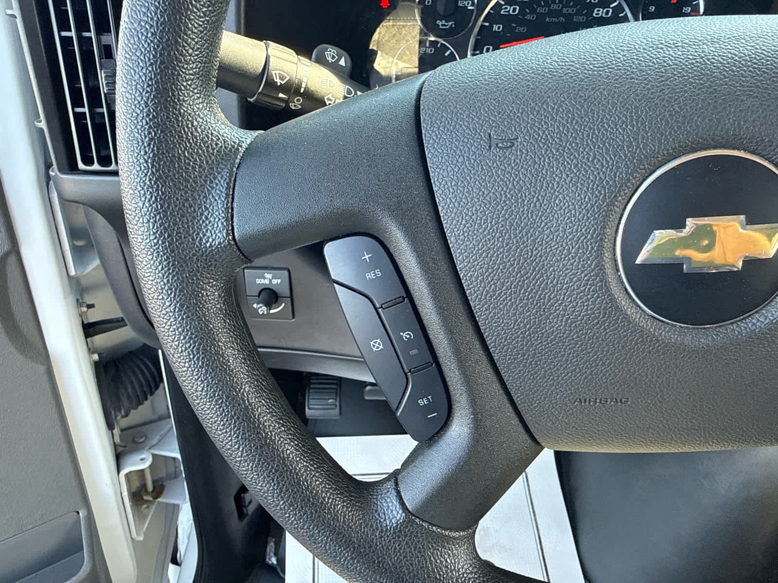 2024 Chevrolet Express Passenger 3500 1LT