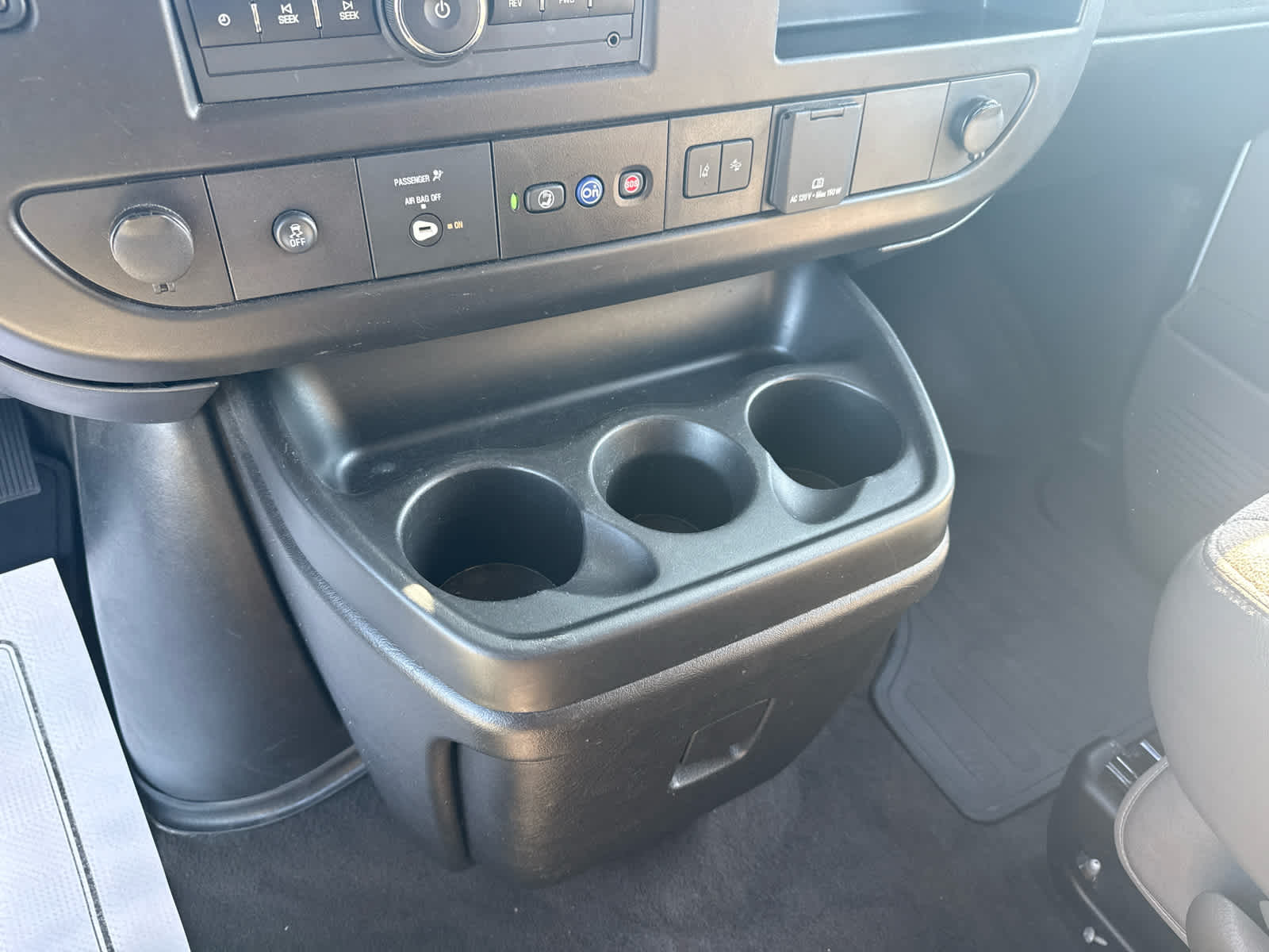 2024 Chevrolet Express Passenger 3500 1LT