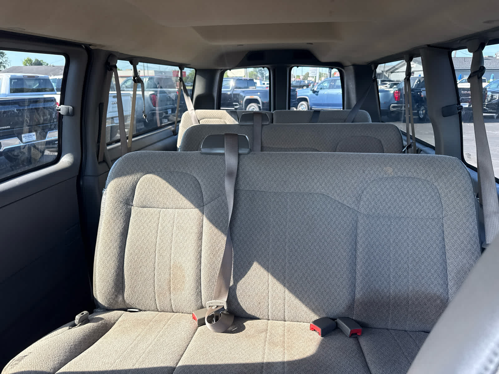 2024 Chevrolet Express Passenger 3500 1LT